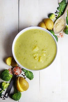 Zdrowa zupa brokułowo-serowa (4 składniki)