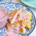 Omlet biszkoptowy z koktajlem truskawkowym