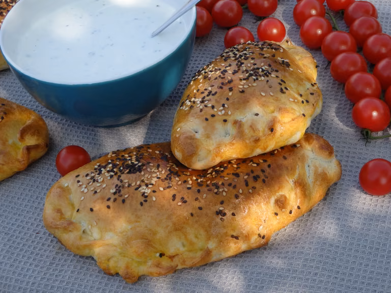 Calzone z kurczakiem i pieczarkami