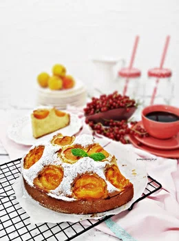 UCIERANE CIASTO Z MORELAMI I SERKIEM MASCARPONE