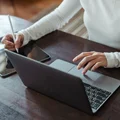 Pracujesz przy komputerze? Odkryj pracowniczy bonus, o którym wielu nie ma pojęcia!