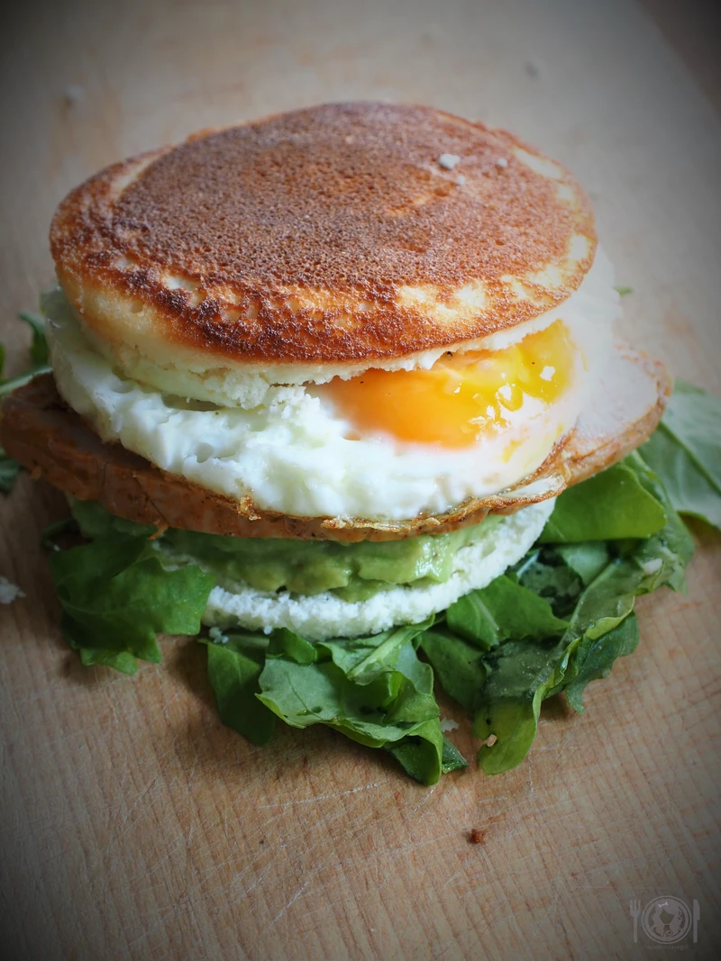 Keto Avocado & Egg Muffin (Paleo, LowCarb)