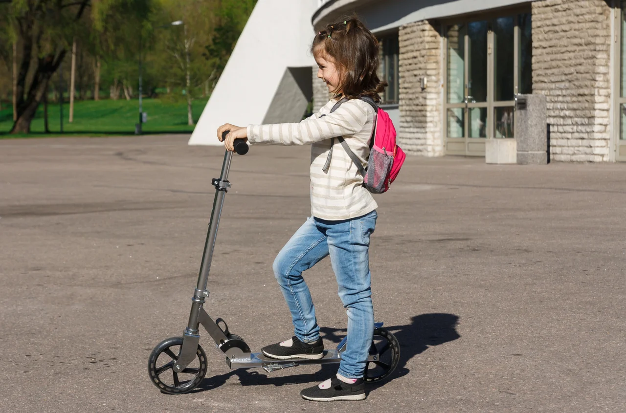 Obowiązkowe kaski dla dzieci do 16. roku życia, ale nie zawsze! Ten wyjątek podzielił Polaków i wywołał burzę