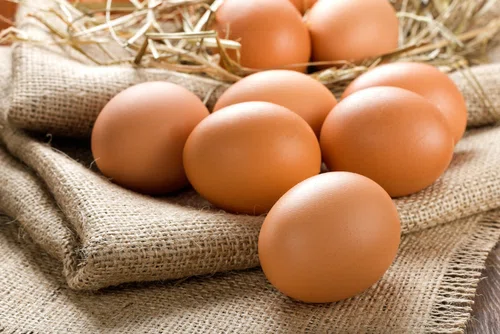 Efekt pękania jaj podczas gotowania.