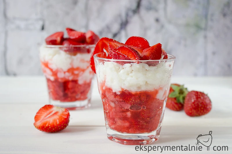 Pudding ryżowy z truskawkami