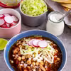 Pozole rojo - meksykańska zupa z kukurydzą i wieprzowiną