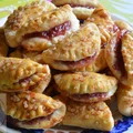 Drożdżowe pierożki z dżemem