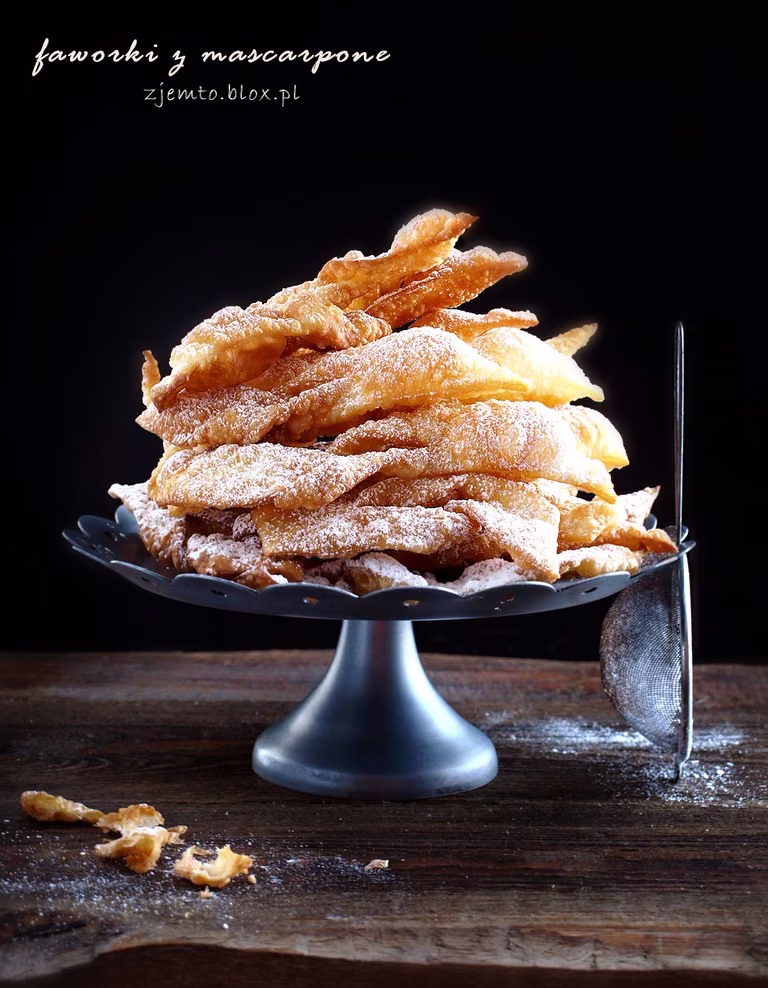 Faworki z mascarpone