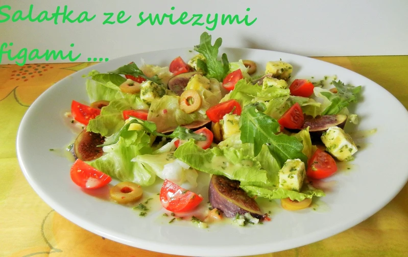 Sałatka ze świeżymi figami i dresingiem na bazie musztardy miodowej