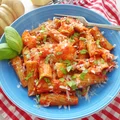Makaron z kalafiorem w sosie pomidorowym