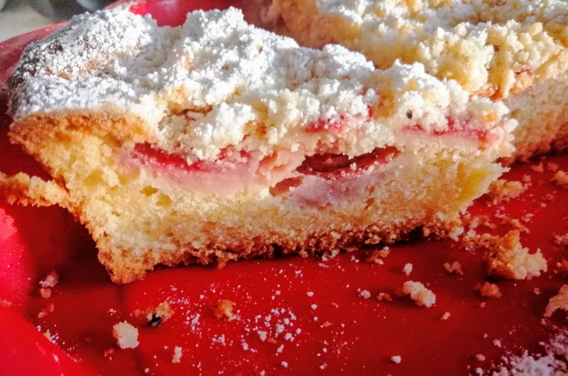 Ciasto truskawkowe z kruszonką. Prosty przepis