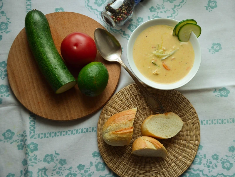 zupa curry z kurczakiem, pomidorami i cukinią - hit!