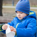 Wysyłam dziecko z katarem przedszkola. Inne matki mnie nie rozumieją i krytykują, a ja płacze po nocach!