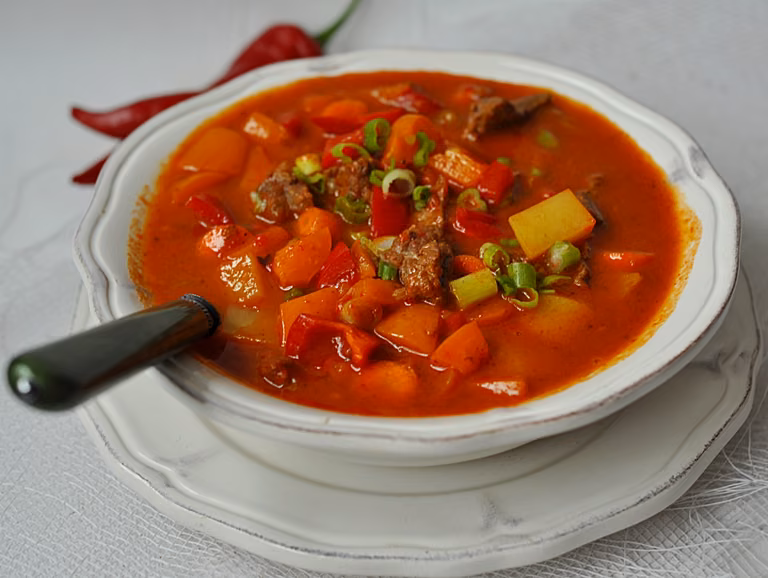 Pikantna zupa paprykowa