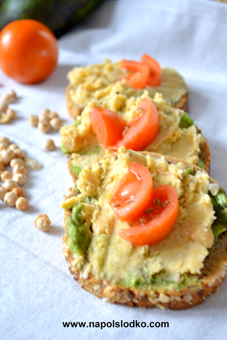 Humus z orzechami