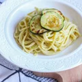 Spaghetti z sosem z cukinii