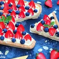 Tarta budyniowa z adwokatem i truskawkami