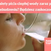 Jakie są zalety picia ciepłej wody zaraz po przebudzeniu? Będziesz zaskoczona!