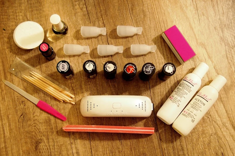 JAK ZROBIĆ MANICURE HYBRYDOWY W DOMU?