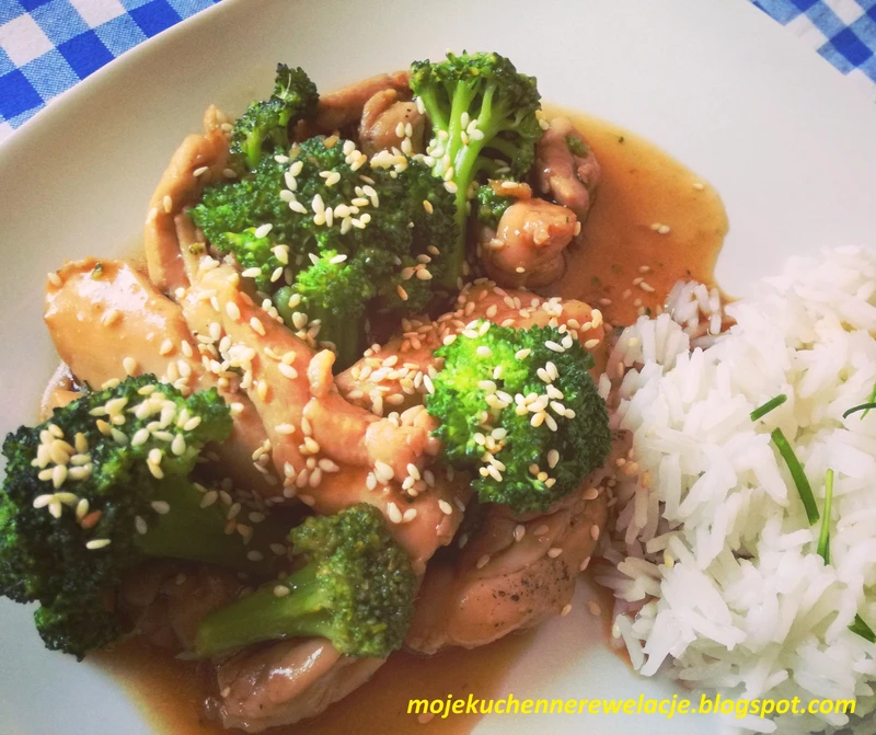 Kurczak z brokułem w domowym sosie teriyaki