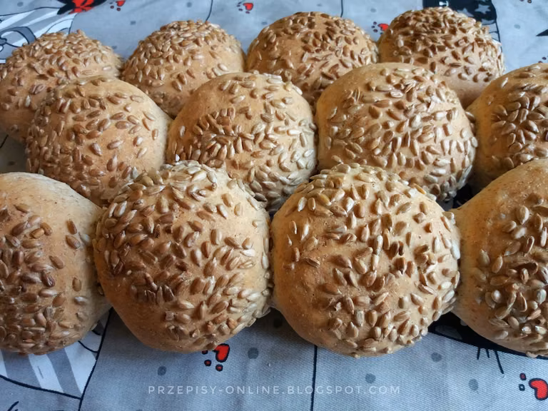 Bułki razowe ze słonecznikiem