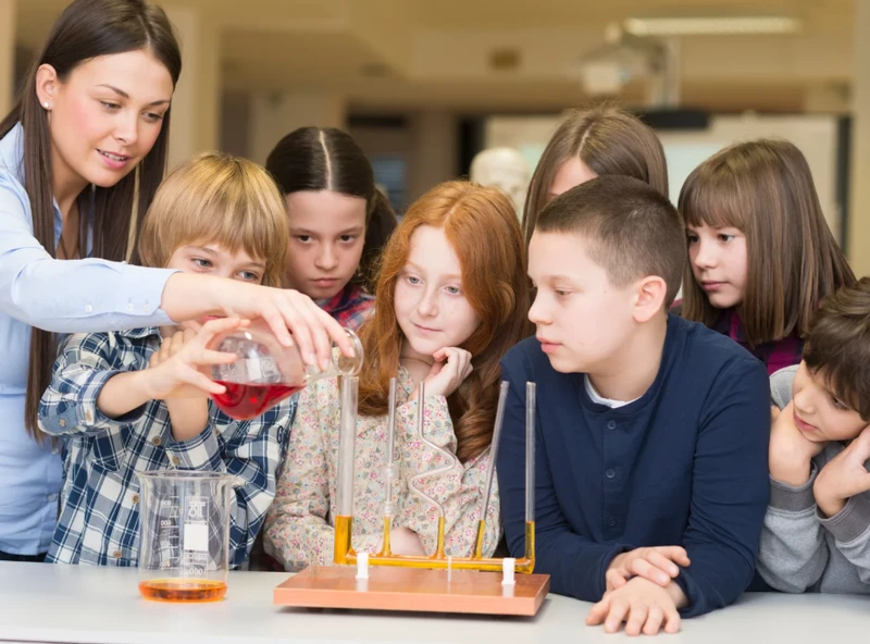 Koniec chemii, fizyki, biologii i geografii? Resort edukacji szykuje uczniom rewolucję!
