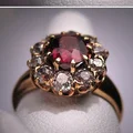 pierścionek z czerwonym rubinem