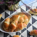 ROGALIKI DROŻDŻOWE Z JABŁKIEM I CYNAMONEM