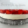 Sernik na zimno z twarogu z truskawkami