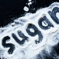 Jak uratować skawalony cukier puder?