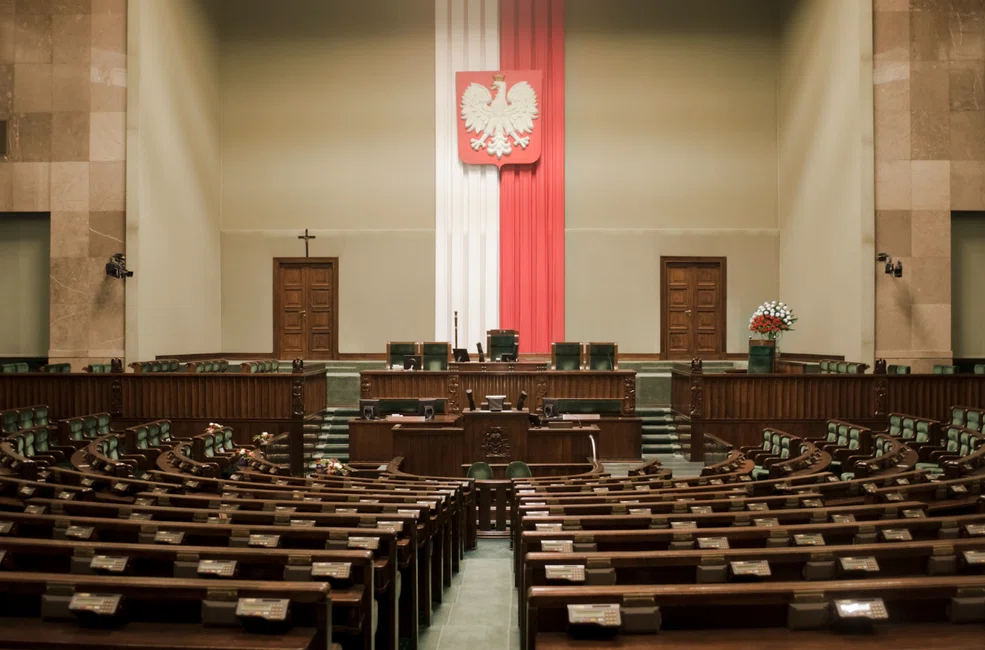 Koniec z Izbą Dyscyplinarną! Czy Polska otrzyma unijne pieniądze?