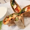 PEŁNOZIARNISTE BURRITO Z SOCZYSTYM KURCZAKIEM I SEREM CHEDDAR