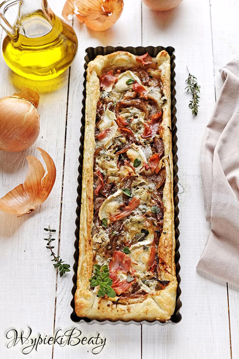 Tarta z karmelizowaną cebulą