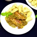 Pierś z kurczaka z pesto bazyliowym i groszkiem