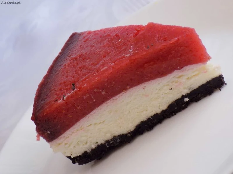 Torcik truskawkowy z ciasteczkami Oreo