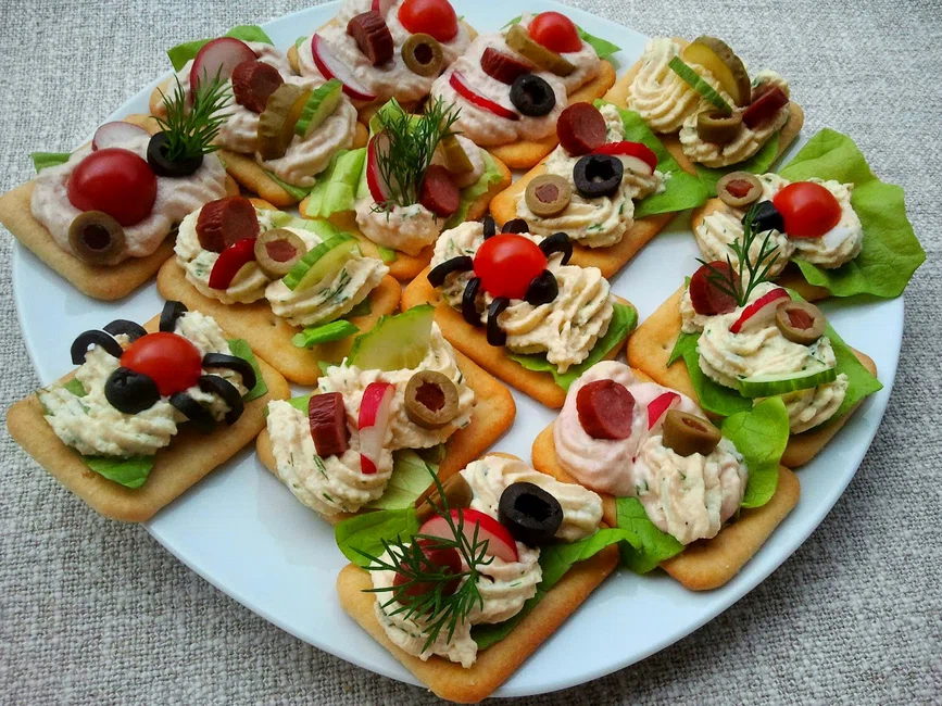 mini kanapeczki na krakersach