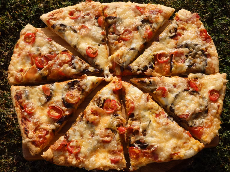 Pizza z grillowanym bakłażanem