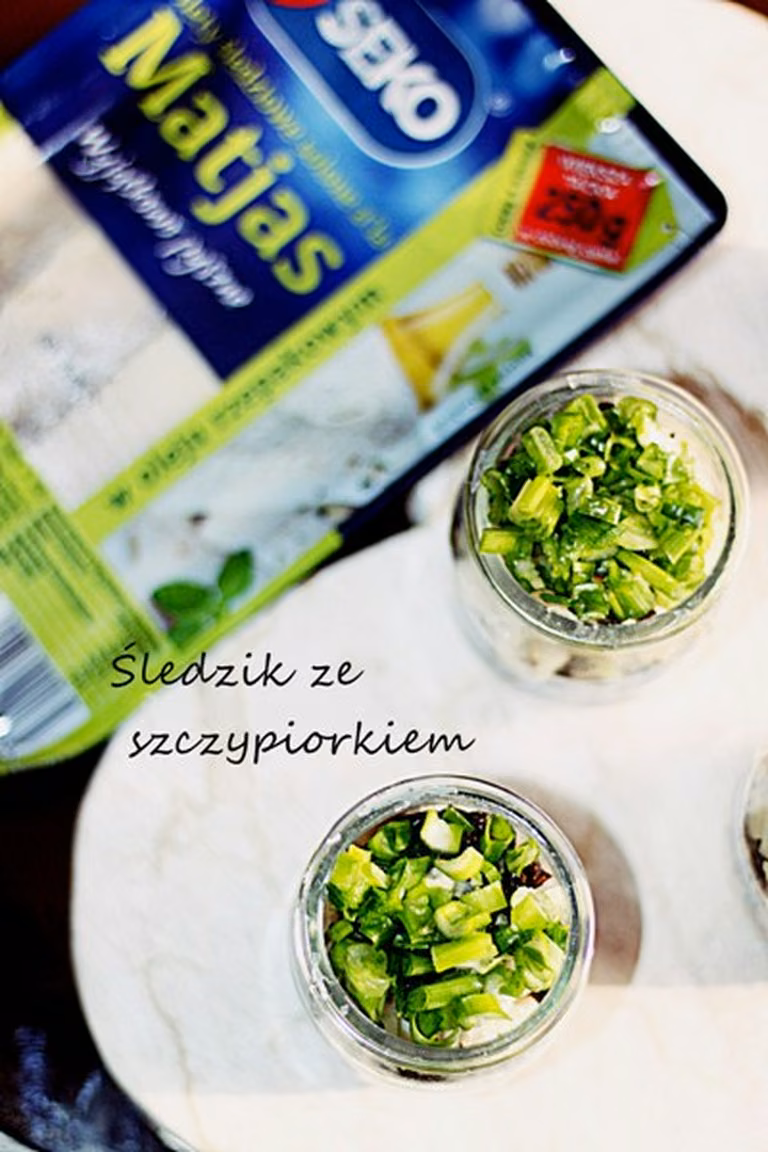 Śledzik ze szczypiorkiem i śliwką suszoną #SEKO