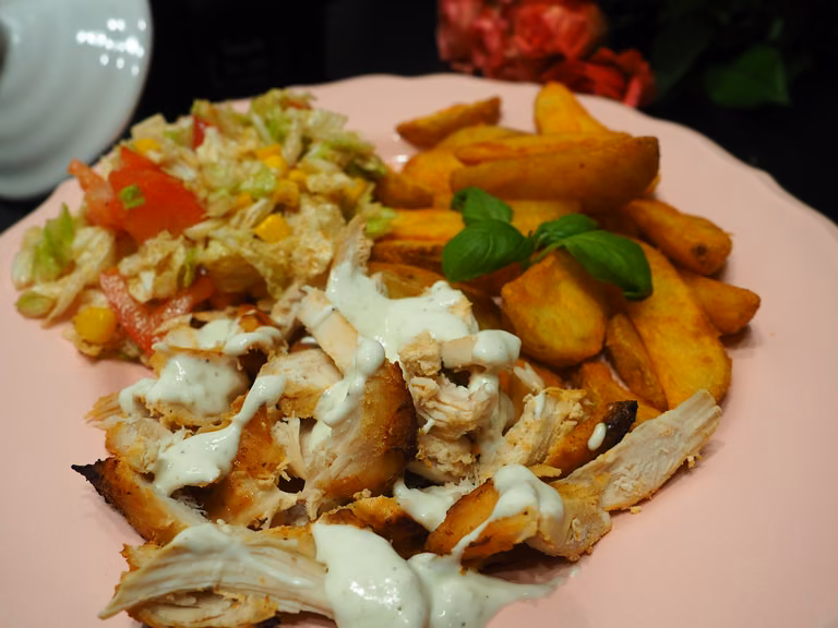 DROBIOWY KEBAB NA TALERZU