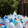 Apel do konsumentów: Zostawcie zakrętki na butelkach! To klucz do lepszego recyklingu!