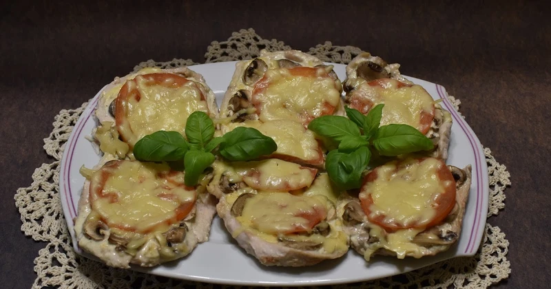 Zapiekane fileciki z pieczarkami
