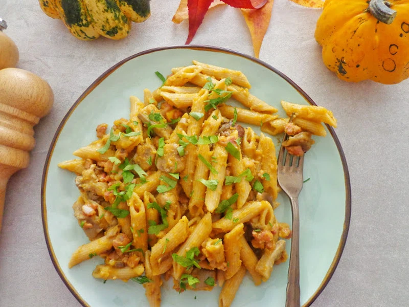 Penne z dynią, grzybami i boczkiem