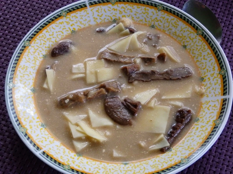 Zupa grzybowa z łazankami