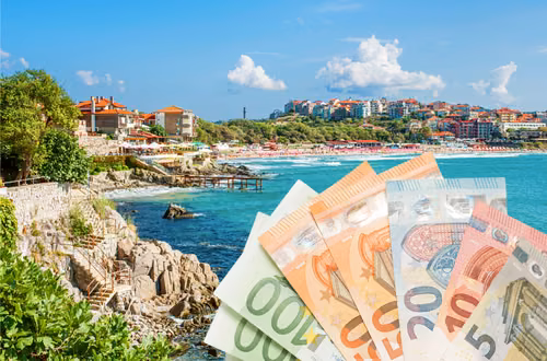 Uwielbiany wakacyjny kraj Polaków wprowadza walutę euro! Turyści i mieszkańcy przerażeni, a premier uspokaja
