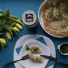 Pierogi ze szpinakiem i filetem śledziowym w suszonych pomidorach