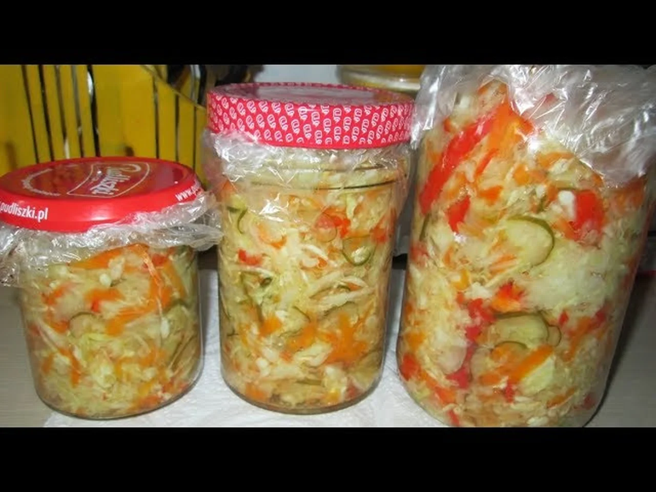 Sałatka obiadowa do słoików na zimę/sałatka z kapustą, marchewką, ogórkami, papryką i cebulą :)