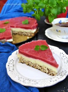 CIASTO Z MASĄ BUDYNIOWĄ I MUSEM TRUSKAWKOWYM BEZ MĄKI (192 KCAL)