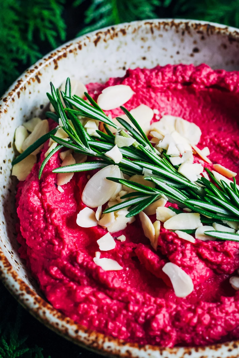 Hummus z burakiem