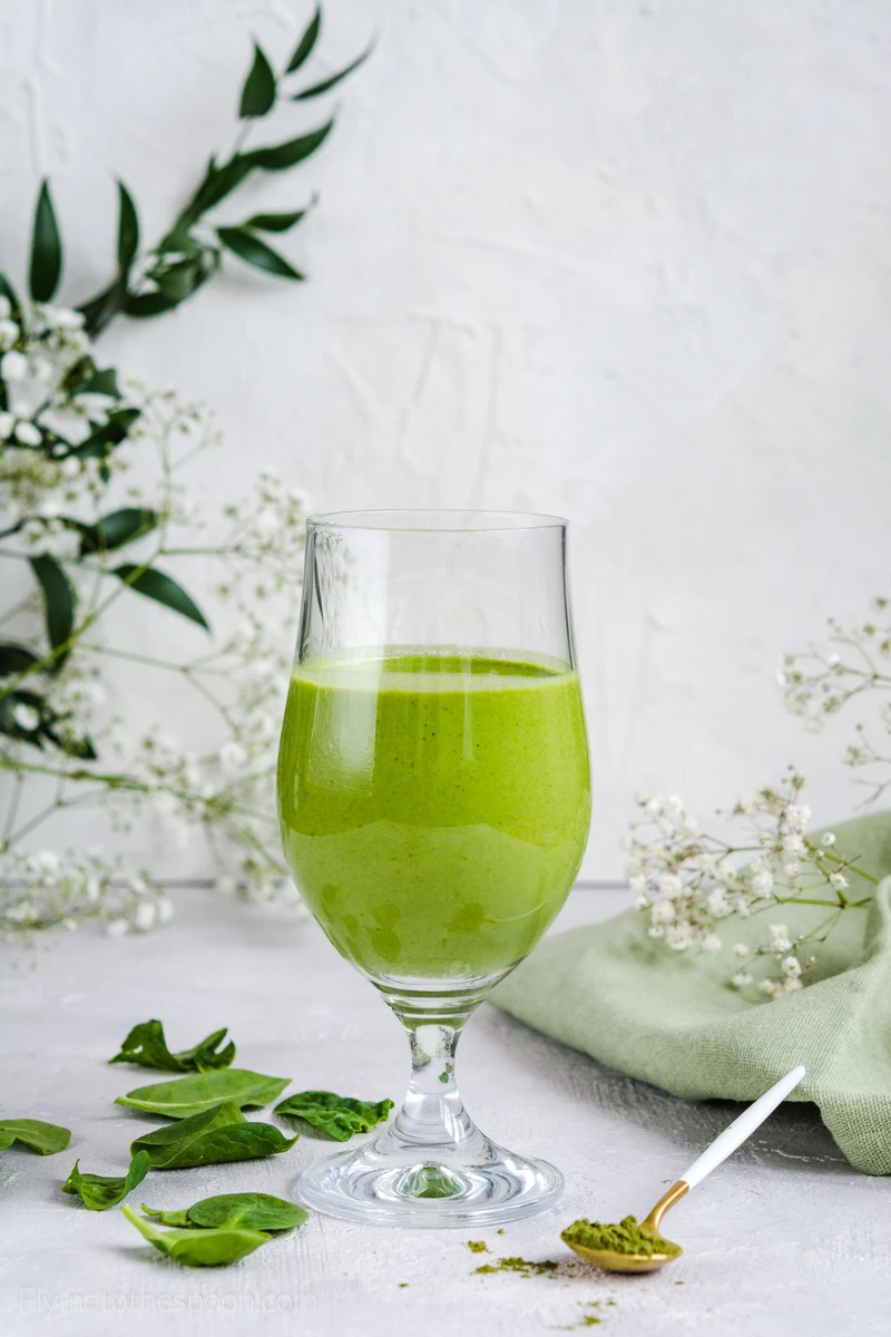 Zielone smoothie konopne – wegański koktajl bananowy