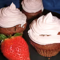 Babeczki red velvet z truskawkami